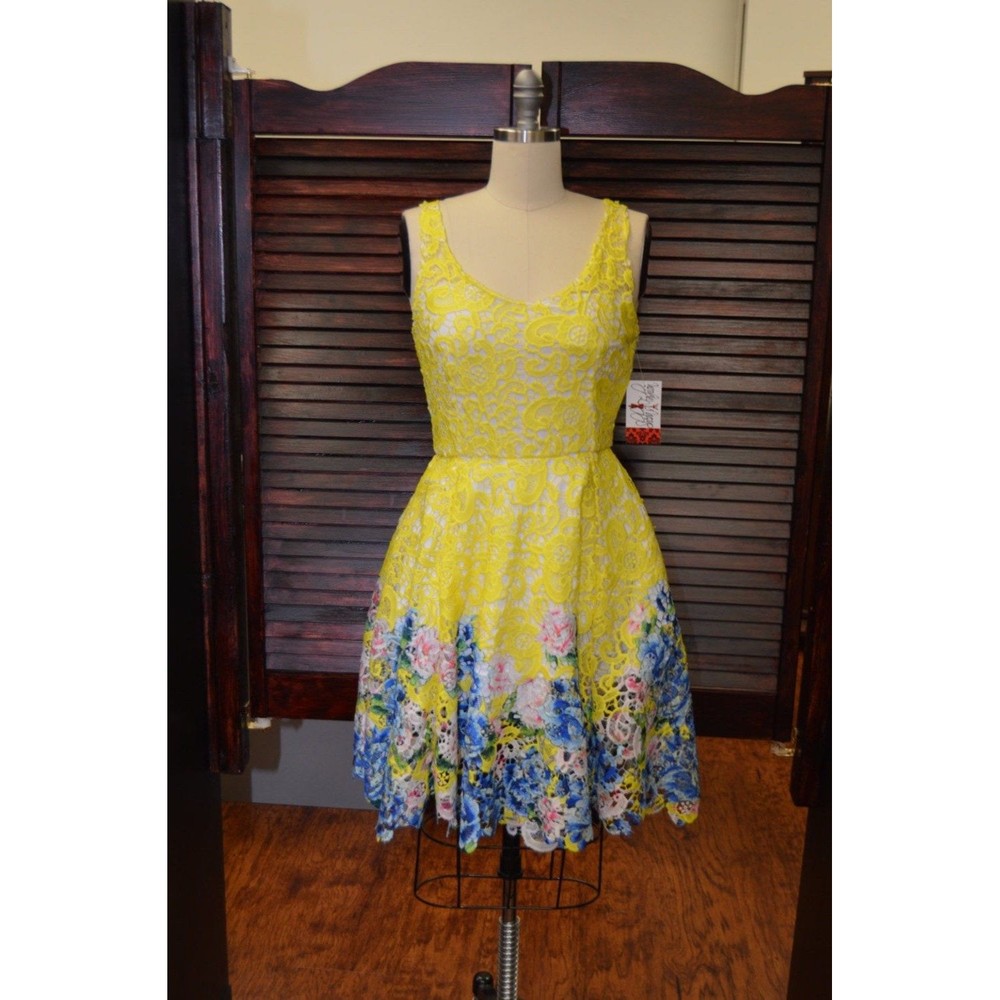 Bright Canary Yellow Sleeveless Lace Dress w/Mulit-Colored Floral Border‎ Sz: S